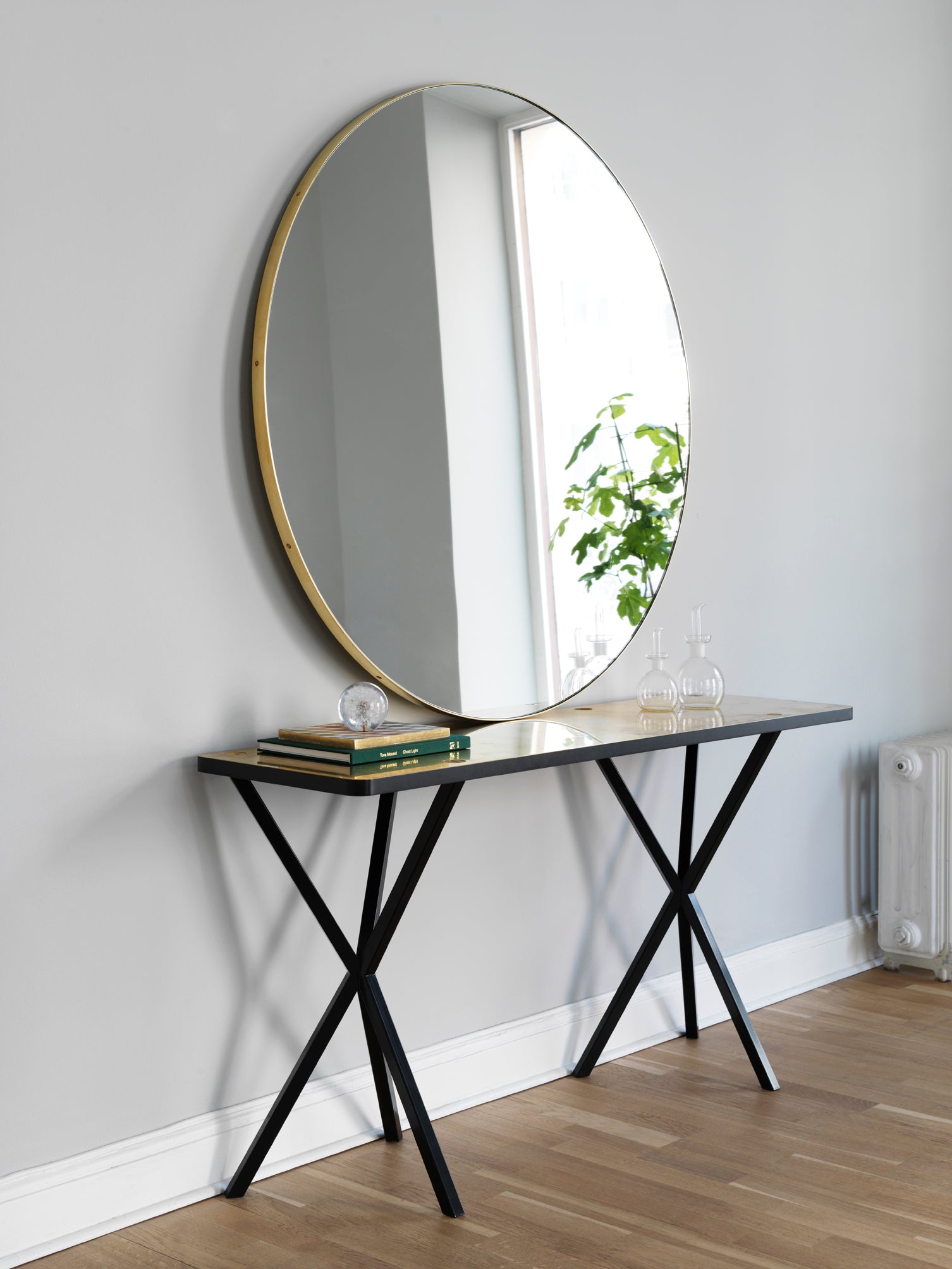 NEB Console Table with Top In Brass