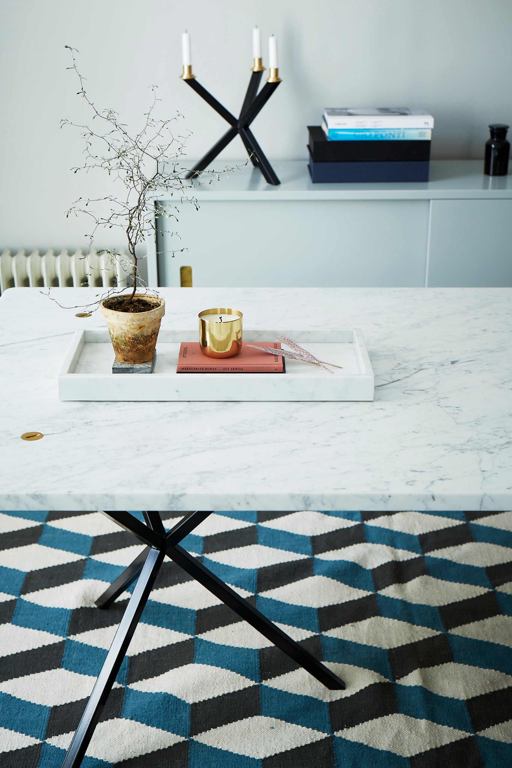 NEB Rectangular Table With Top In Carrara Marble
